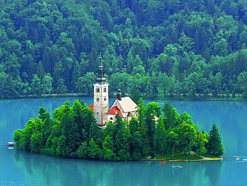 Beautiful island, blue, island, river, green, beautiful, nature, castle, water HD wallpaper