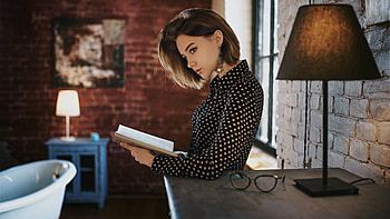 Gorgeous Girl With Book Looking Away, girls, model HD wallpaper