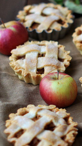 Apple Breakfast Table, breakfast table, apple, food, fruit HD phone wallpaper