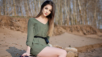 Girl Sitting On Wooden Trunk, girls, model HD wallpaper