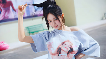 Twice - Tzuyu Modeling With Baggy Shirt, Twice (Band), Tzuyu (Singer), K-pop Idol, Ponytail, Taiwanese HD wallpaper
