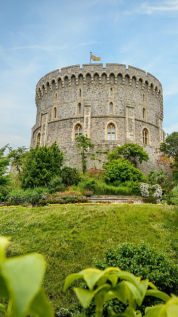Round tower, Moat garden, Windsor Castle, British heritage HD phone wallpaper