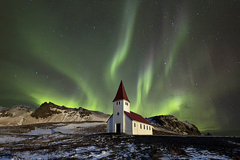 Northern lights (Aurora borealis) over the Víkurkirkja church at Vík í Mýrdal, Iceland, aurora borealis, religious, church HD wallpaper