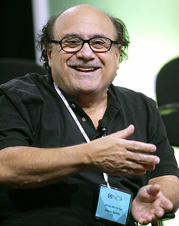 Danny DeVito, Pub in Wrexham, Hollywood kumpel HD phone wallpaper