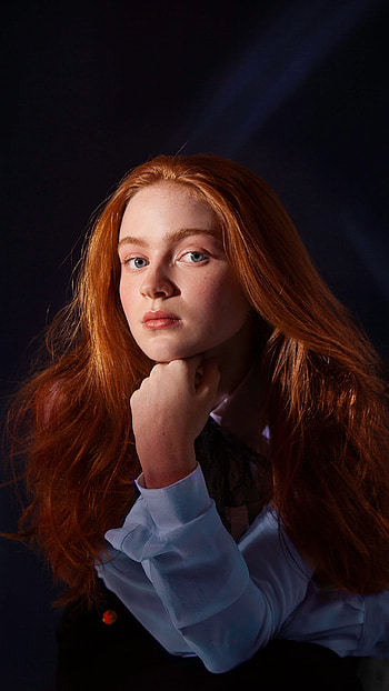 Crimson Star — Celebrity Portrait, Celebrity, Sadie Sink HD phone wallpaper