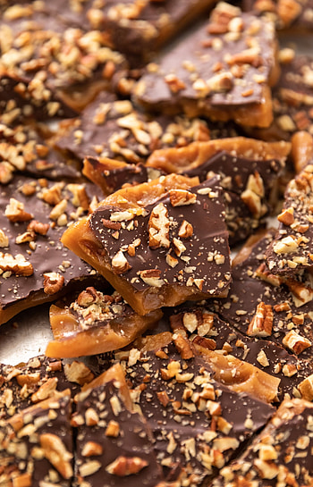 English toffee, Traditional recipe, Buttery flavor, Decadent delight HD phone wallpaper