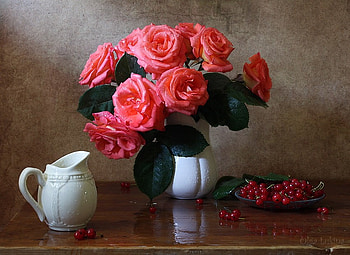 still life, bouquet, graphy, drops, kettle, beauty, nice, rose, wet, flower, , roses, elegantly, beautiful, pretty, cool, flowers, lovely, harmony, currants HD wallpaper