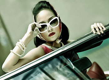 BEAUTY FROM YESTERDAY.., perls, sunglasses, car, oldies, beautiful, woman HD wallpaper