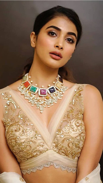 South Heroine, Pooja Hegde, Gorgeous HD phone wallpaper
