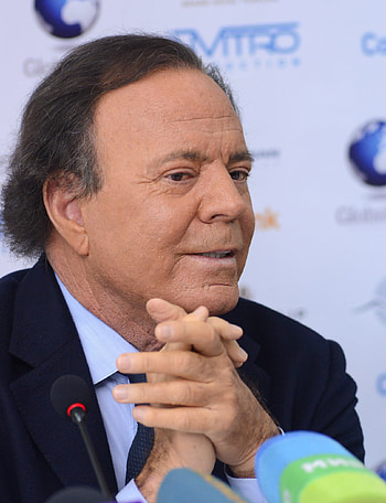 Julio Iglesias, Armenian concert, world tour, cultural exchange HD phone wallpaper