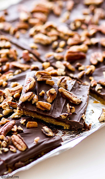 Pumpkin spice cracker toffee, Seasonal treat, Festive flavor, Irresistible dessert HD phone wallpaper
