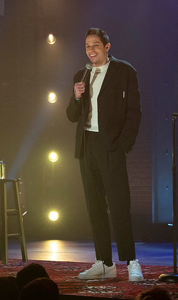 Pete Davidson, Celebrity , Comedic genius, Stand-up star HD phone wallpaper