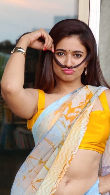 Poonam Bajwa, multilingual actress, navel show HD phone wallpaper