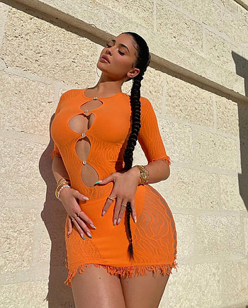Kylie Jenner, orange, dress HD phone wallpaper
