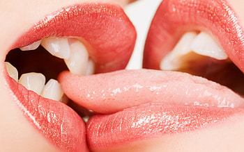 Lustful Kiss, teeth, kiss, lips, tongue, lustful HD wallpaper