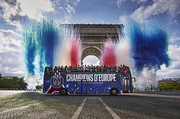 Paris Saint-Germain UEFA Champions League Victory with Arc de Triomphe, soccer, UEFA Champions League, Paris Saint-Germain F.C, France, Arc de Triomphe HD wallpaper