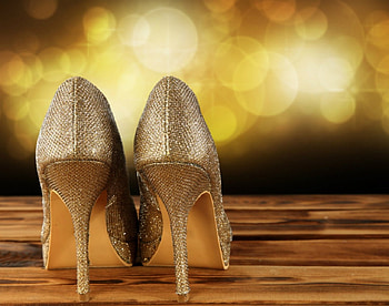 Golden shoe, bokeh, shoe, gold, footwear HD wallpaper