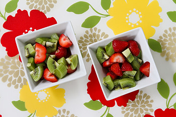 Strawberries, Kiwi HD wallpaper