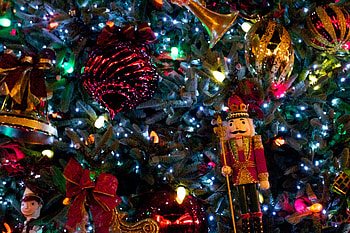 Christmas Tree with Nutcracker - Click for high resolution HD wallpaper
