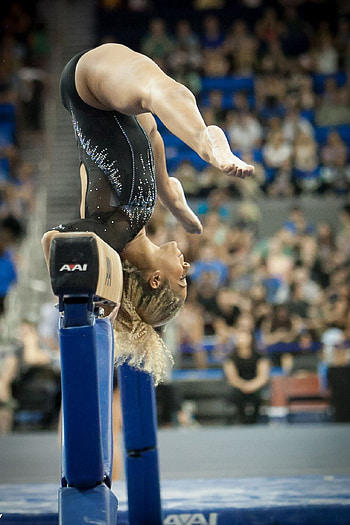 Danusia Francis, Balance Beam HD phone wallpaper