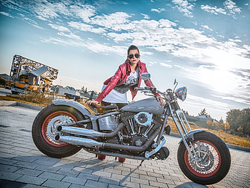 Model With Harley Davidson, harley-davidson, bikes HD wallpaper