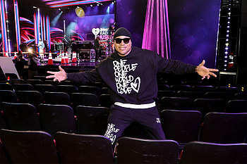 LL Cool J, iHeartRadio Music Awards host, Entertainment event, Live performance HD wallpaper