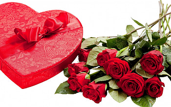 From the Heart , bouquet, chocolate, red roses, flowers, heart HD wallpaper