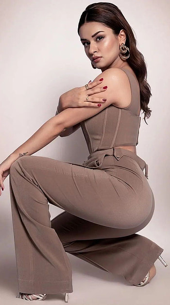 Avaneet Kaur, bollywood actress HD phone wallpaper