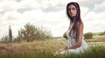 Brunette in nature, outdoor, sky, model, nature HD wallpaper