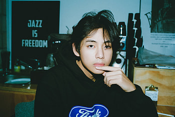 V (뷔) - Loyover, music, BTS HD wallpaper