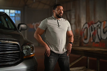 Laz Alonso (TV Shows), Actors Laz Alonso, Ral Castillo, Inside look interview, Guy Ritchie's film HD wallpaper