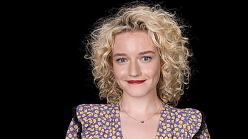 Julia Garner, Beautiful , Talented actress, Movie star HD wallpaper