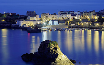 beautiful seaside village at night, harbor, rock, boats, village HD wallpaper