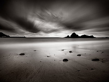 First Light, sky, light, beach, black and white HD wallpaper