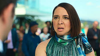 Watch loot online, Maya Rudolph, Workplace comedy, Technadu HD wallpaper