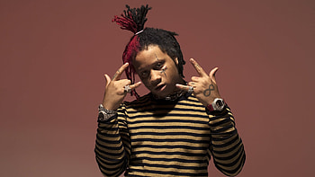 Trippie Redd Is Standing In Light Brown Background Wearing Stripes T-Shirt Trippie Redd HD wallpaper