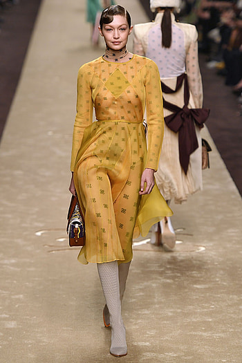 Milan Fashion Week's standout looks, Glamorous and luxurious, The epitome of Italian fashion, High fashion moments HD phone wallpaper