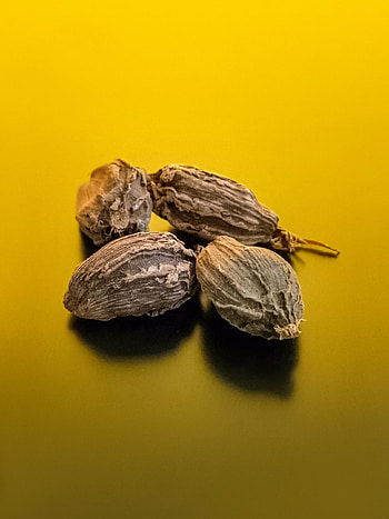 Black cardamom, Chef's secret spice, Bold flavor, Exquisite aroma HD phone wallpaper