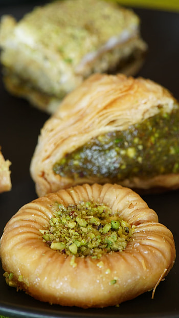 Crown pastries magic, Iftar delicacies, Arabic sweets bliss, Culinary expertise HD phone wallpaper