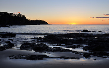 Sunrise on Rosedale Beach, Australia, waves, water, sun, sunrise, beach HD wallpaper