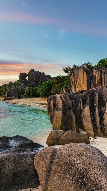 Mesmerizing sunset, Rocky beach, Anse Source Dargent, La Digue island HD phone wallpaper