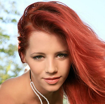 Green Eyed Redhead, model, eyes, face, necklace, beautiful, redhead, female HD wallpaper