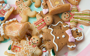 Gingerbread man , Holiday cheer, Festive , Christmas vibes HD wallpaper