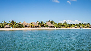 Azura Benguerra, Luxurious island vacation, Beachfront paradise, Safari adventures HD wallpaper