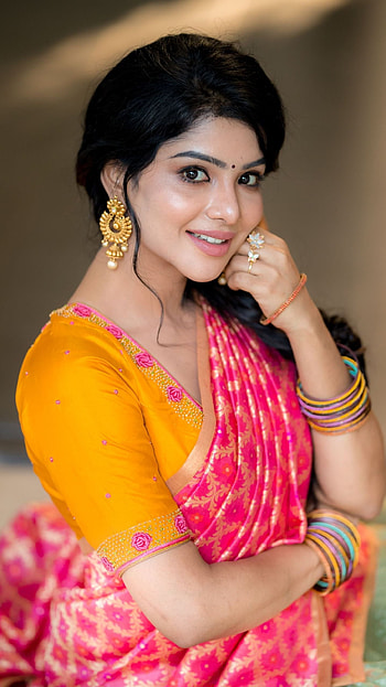 Pavitra Lakshmi, saree beauty, tamil actress HD phone wallpaper