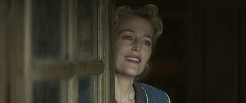 Serene White Bird Inspired with Elegant Woman, Gillian Anderson, movie, White Bird HD wallpaper