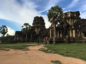Angkor Wat, Architectural marvel, Cambodian history, Insider's travel tips HD wallpaper