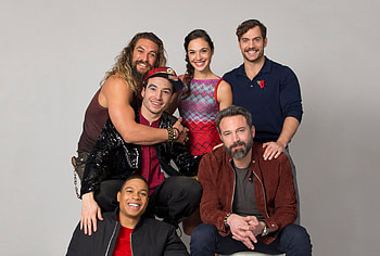 Justice League 2017 Cast hoot, justice-league, ben-affleck, henry-cavill, jason-momoa, gal-gadot, ezra-miller, ray-fisher, male-celebrities HD wallpaper