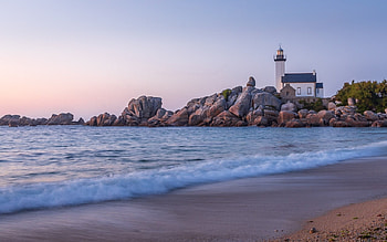 Lighthouse in France, sea, lighthouse, France, rocks, beach HD wallpaper