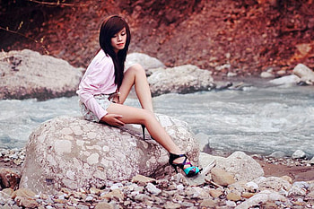 Girl on Stone, cool, girl, on stone HD wallpaper